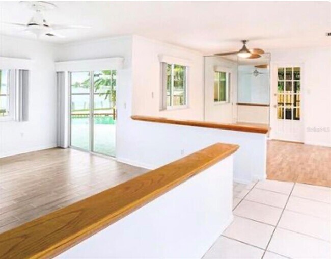 Building Photo - 115 Lake Shore Dr E