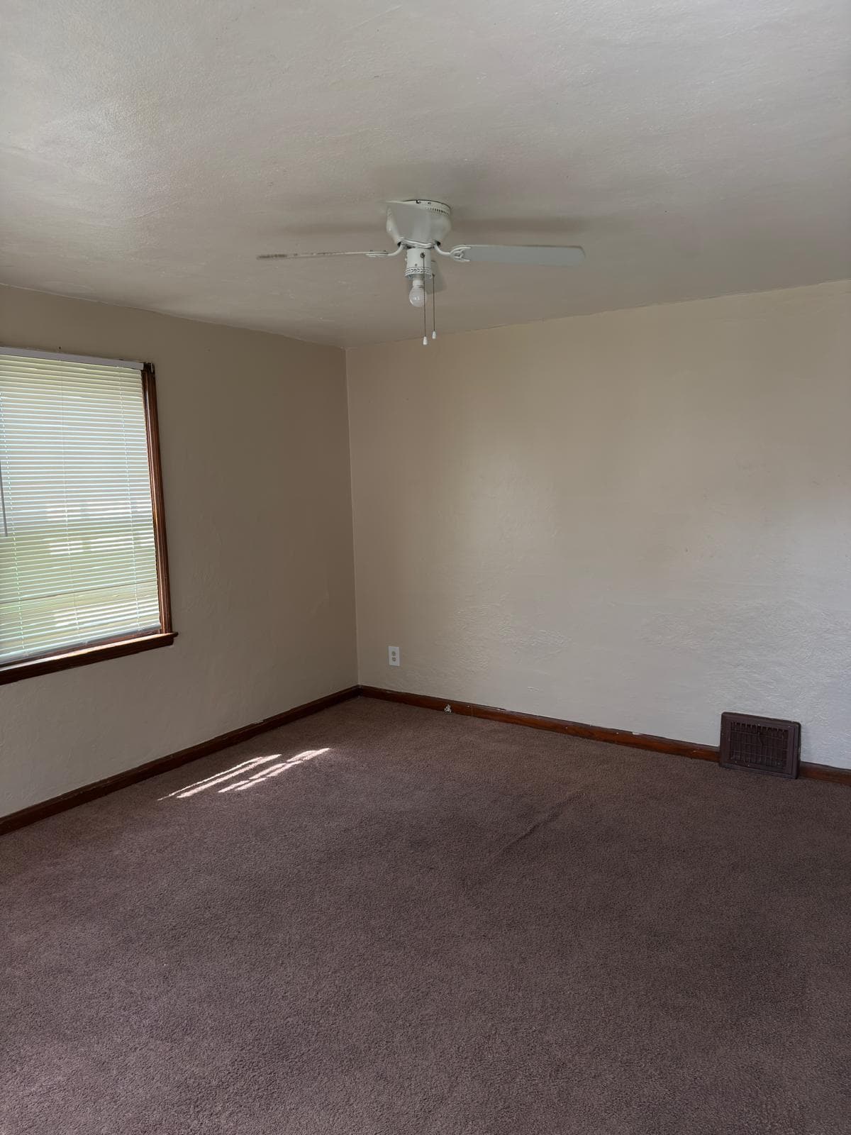 Building Photo - 7046 Manette Dr
