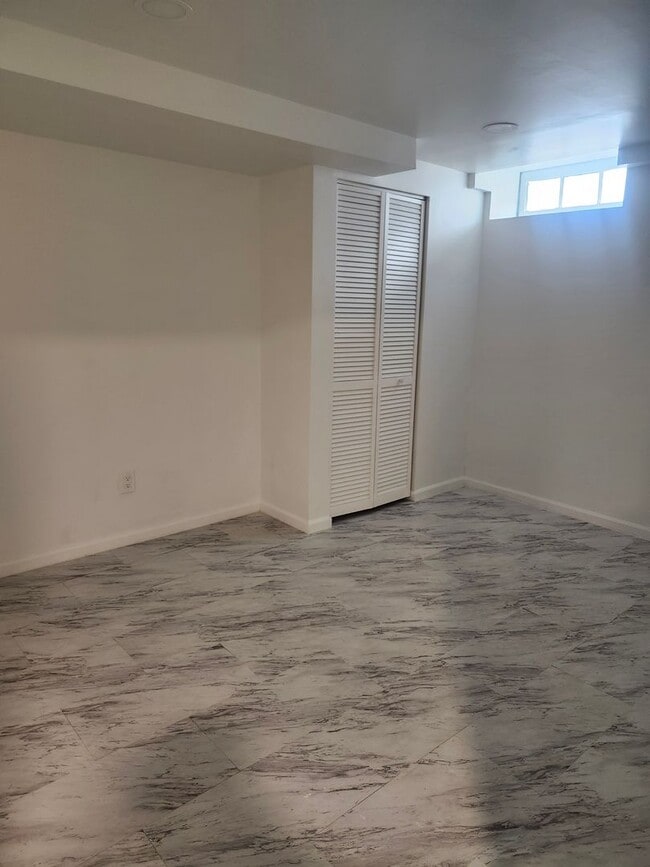 Building Photo - Single family home in great neighborhood!