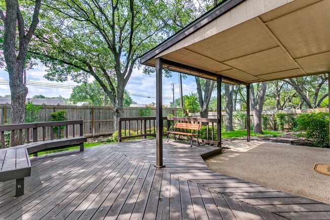 Building Photo - BEAUTIFUL SINGLE STORY HOME IN OAK HOLLOW