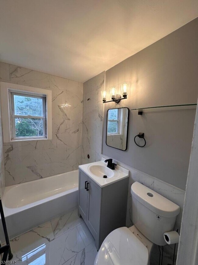 Building Photo - 916 Stuyvesant Ave.