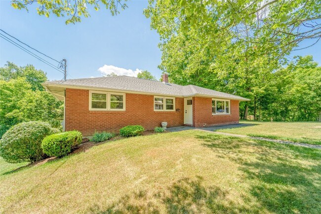 Primary Photo - 593 Hooper Rd