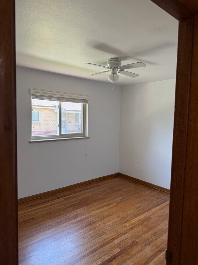 Main bedroom - 4603 Otis St