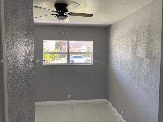 Building Photo - 1850 SW 48th Ave