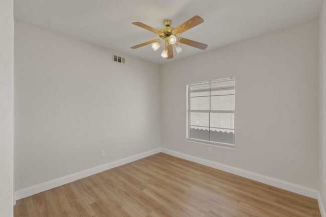 Building Photo - 6800 Dorita Ave