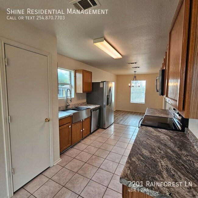 Building Photo - 2201 Rainforest Ln