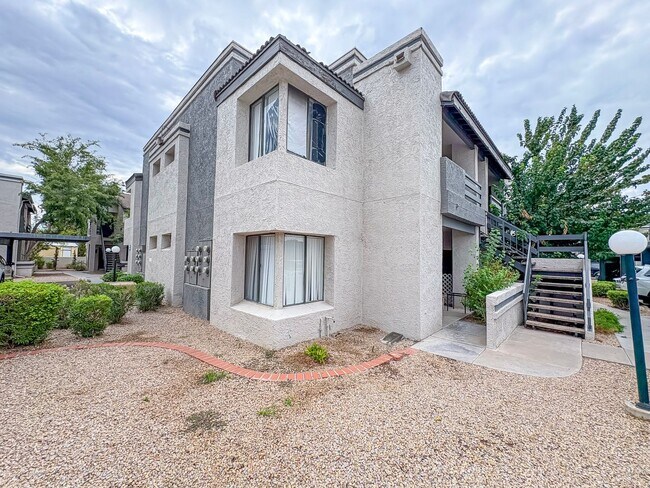 Interior Photo - Maryland Court Apartments