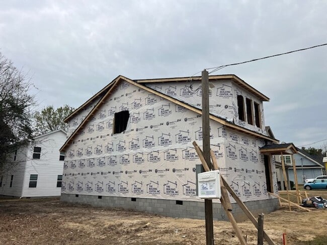 Building Photo - 1311 McDuffie Ave