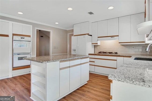 Building Photo - 2052 Old Forge Way