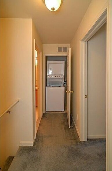 Building Photo - 2076 Cloverly Ln