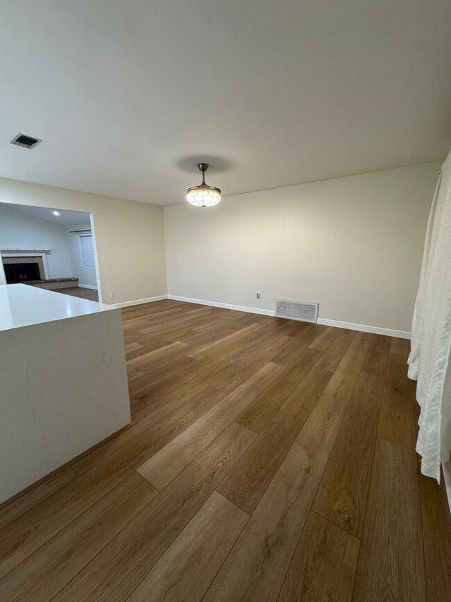 Building Photo - Beautifully Remodeled Home With Front & Si...