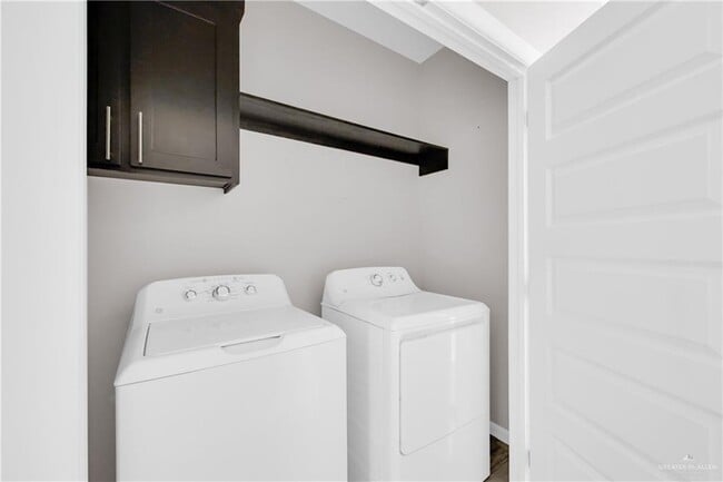 Building Photo - 18 Angelina Dr