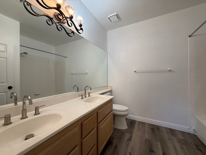 Building Photo - 3320 S Fort Apache Rd