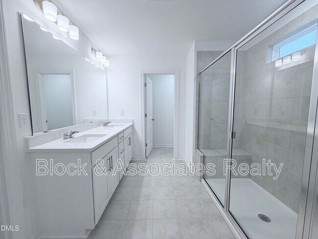 Building Photo - 611 Contento Ct