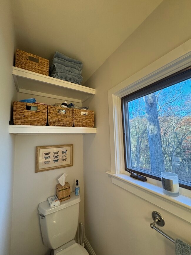 Building Photo - 22 Horseshoe Rd