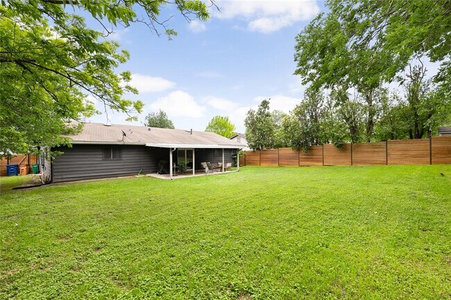 Building Photo - 8704 Clarewood Dr