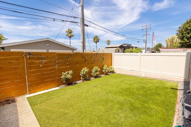 Building Photo - Beautiful 3Bed/2.5Bath Oceanview Home in C...