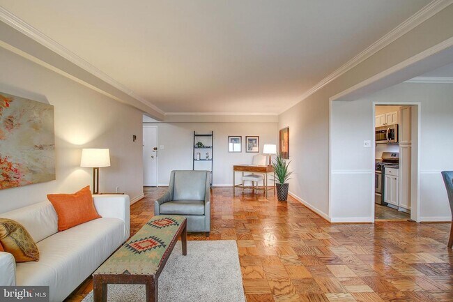 Building Photo - Wesley Heights Two Bedroom, Two Baths, Furnished or Unfurnished!