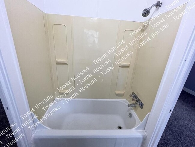 Building Photo - 640 Magee Ave