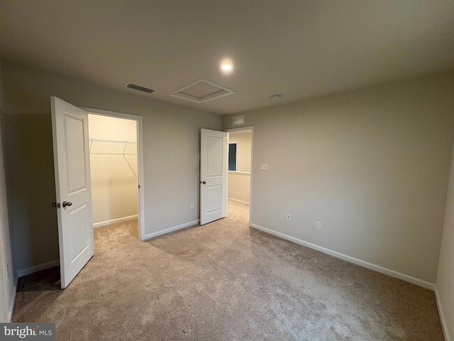 Building Photo - 27003 Greenleaf Dr