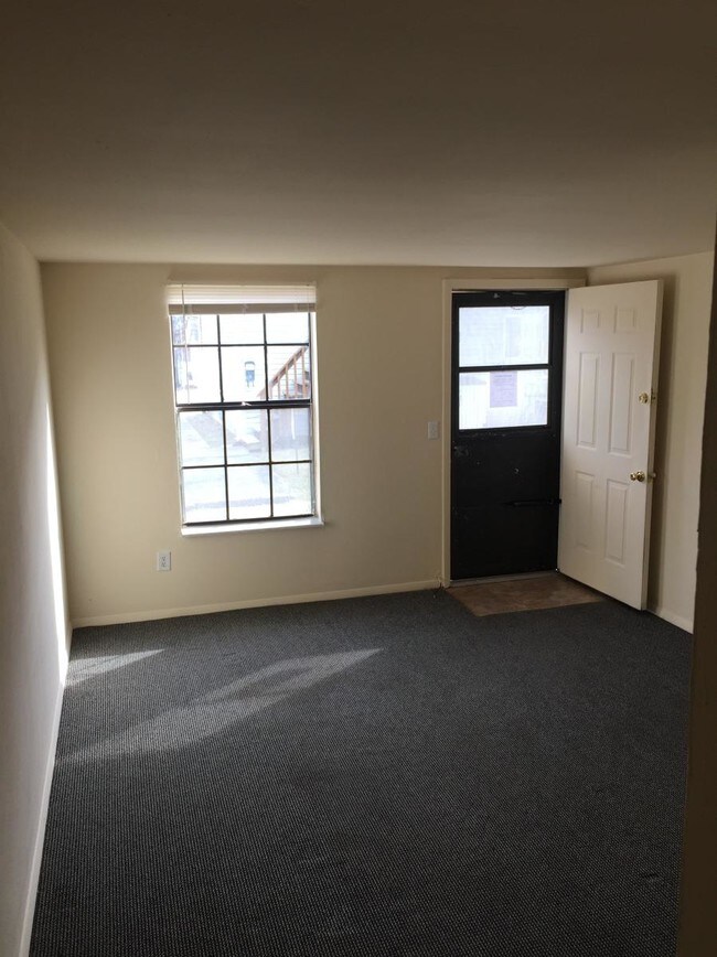 Building Photo - 740 Boone St