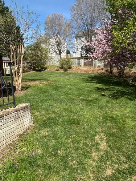 Building Photo - 9315 Brandon St