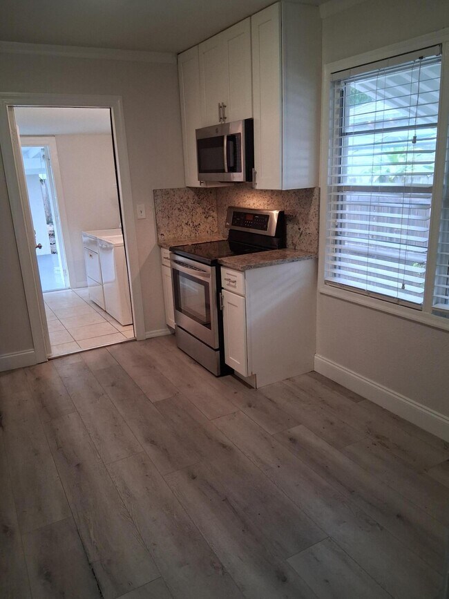 Building Photo - 5815 Garden Ave