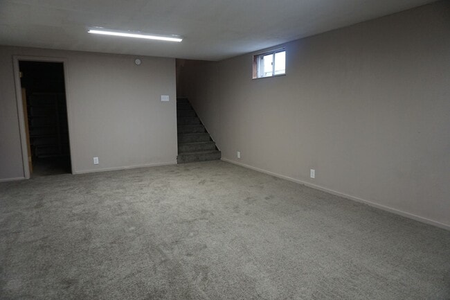 Building Photo - 4 Bedroom Remodeled West Side Salt Lake Home