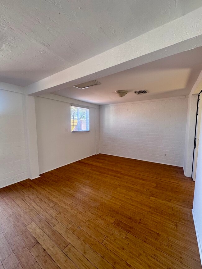 Building Photo - FOR RENT