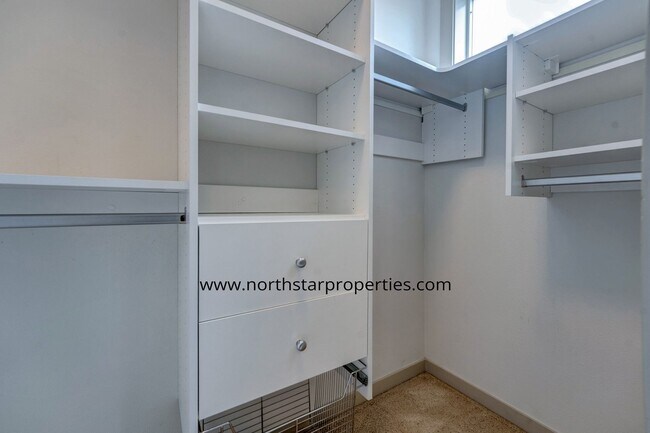 Building Photo - Stylish Multnomah Village Townhome