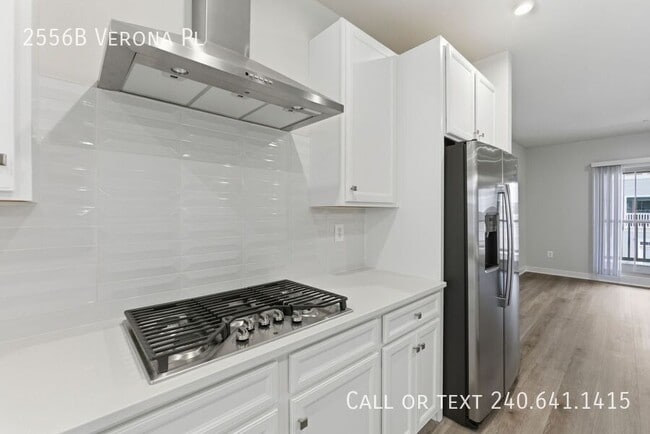 Building Photo - 2556B Verona Pl