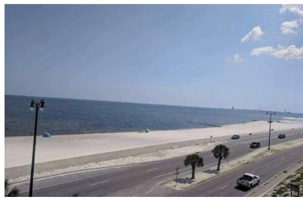 Building Photo - 80 E Beach Blvd