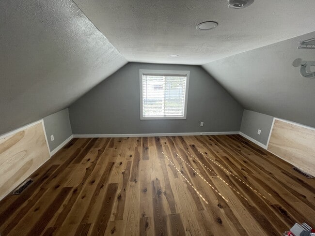 Building Photo - 105 W Summit St