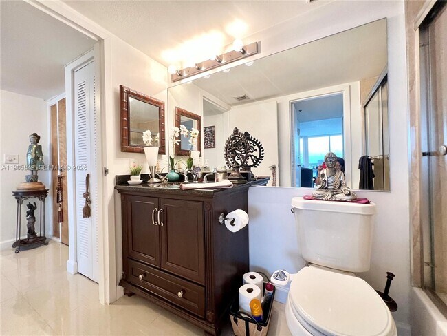 Building Photo - 7601 E Treasure Dr