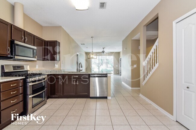 Building Photo - 10424 Beneva Dr