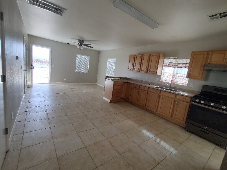 Building Photo - 20041 S Neighbours Blvd