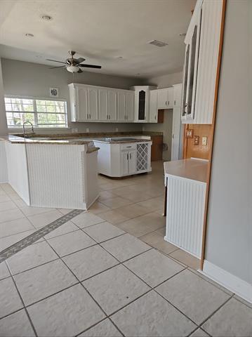 Building Photo - 137 Oakview