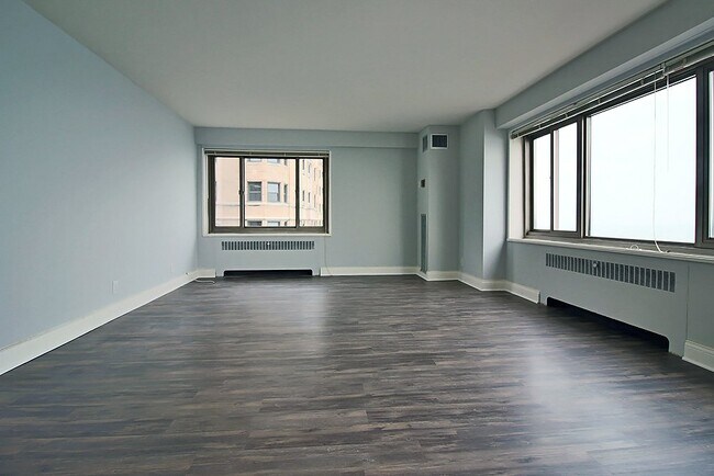 Building Photo - 47 E Schiller St