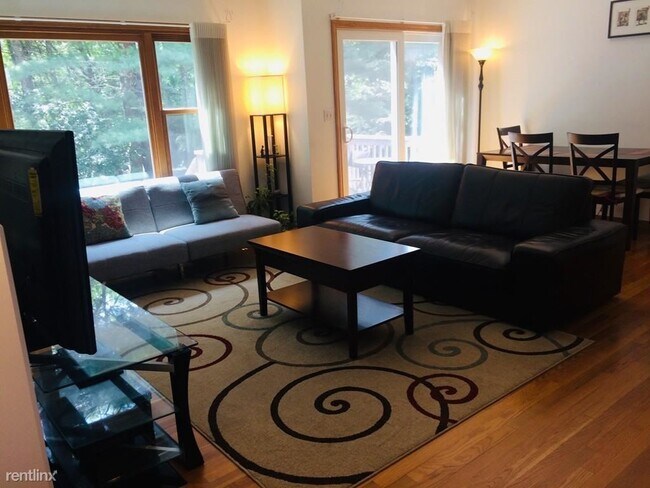 Building Photo - 2 br, 2.5 bath Townhome - 6 Tisdale Dr # 6