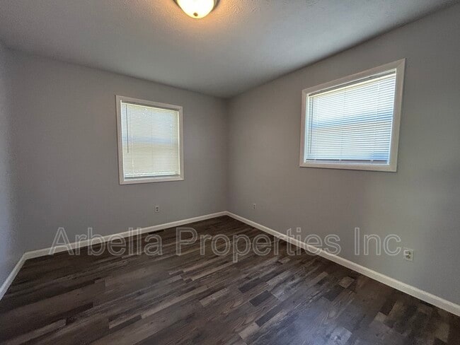 Building Photo - 347 New Summerville Rd