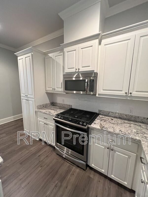 Building Photo - 2353 Orpine Ave