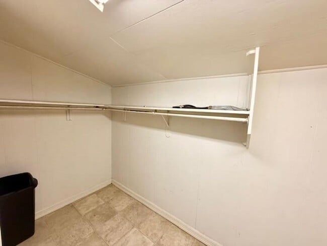 Building Photo - 907 N Harrison St