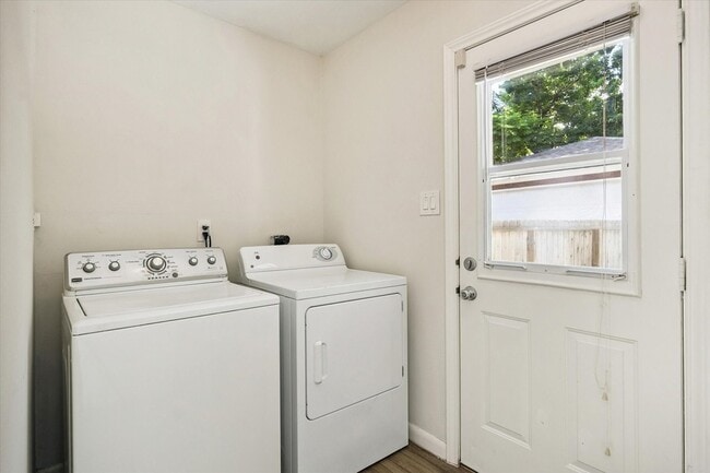 Building Photo - 5942 Portal Dr