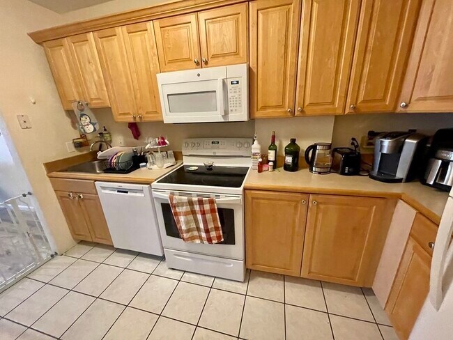 Building Photo - 100 Marion St