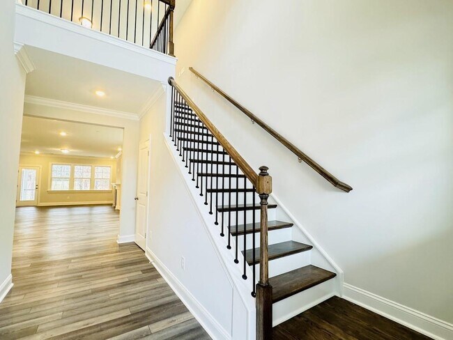 Building Photo - Single Family 4 Bedroom 3 Bathroom for Rent - Guest Bedroom Down