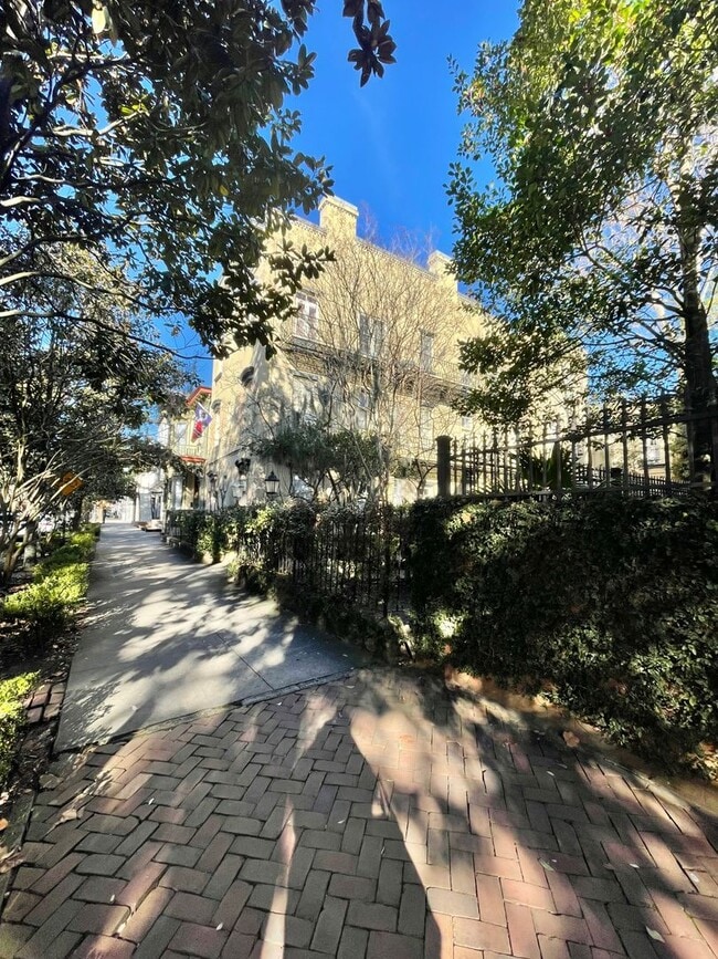 Building Photo - Charming 1 Bedroom, 1 Bathroom Courtyard Apartment in Downtown Savannah