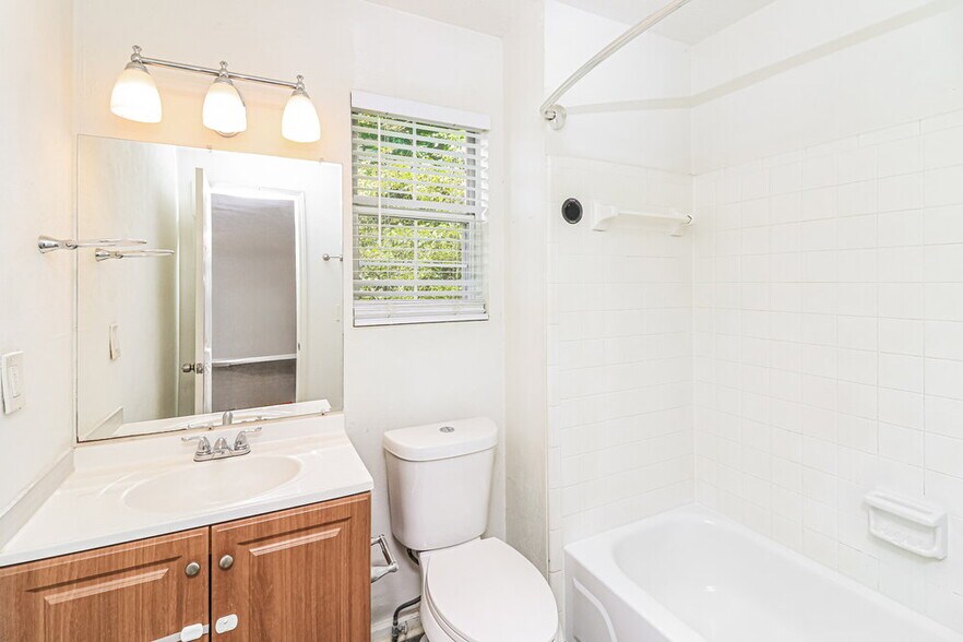 Building Photo - 5895 Brookside Dr SE