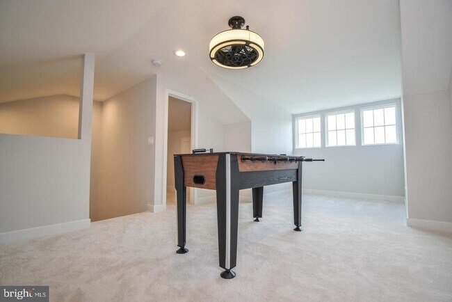 Building Photo - 8276 Safarian Way