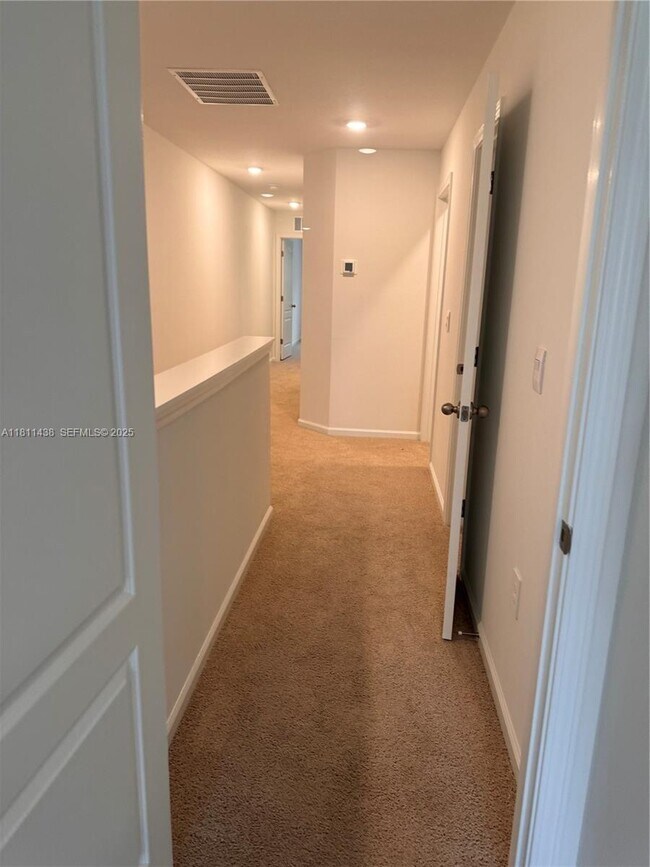 Building Photo - 25 Redbud Rd