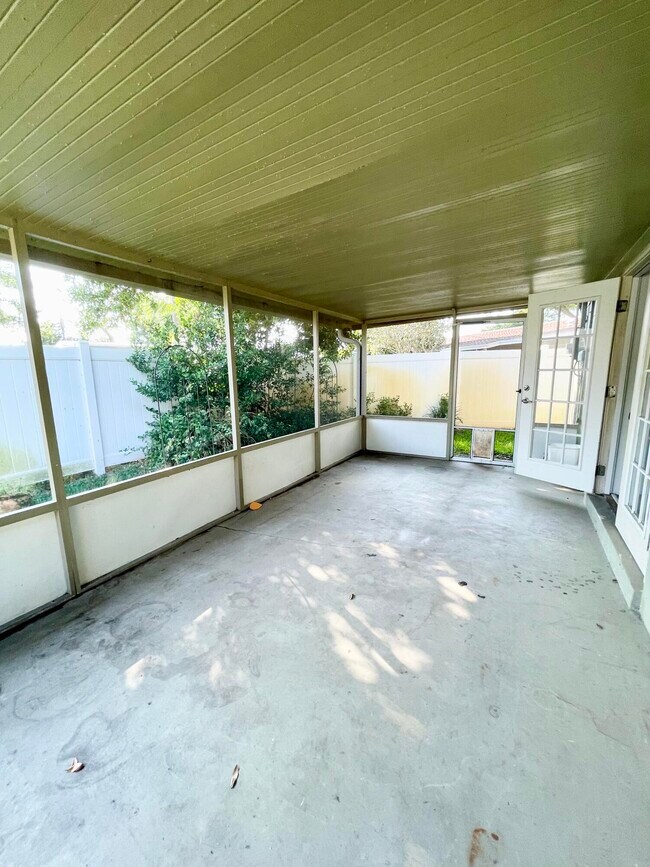Building Photo - 3025 Briarwood Ln